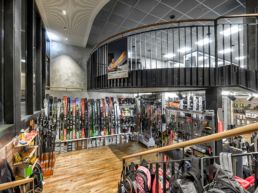 Gisler Sport Arosa Ladenlokal Hotel Valsana Sportgeschäft Ski Bike Wandern